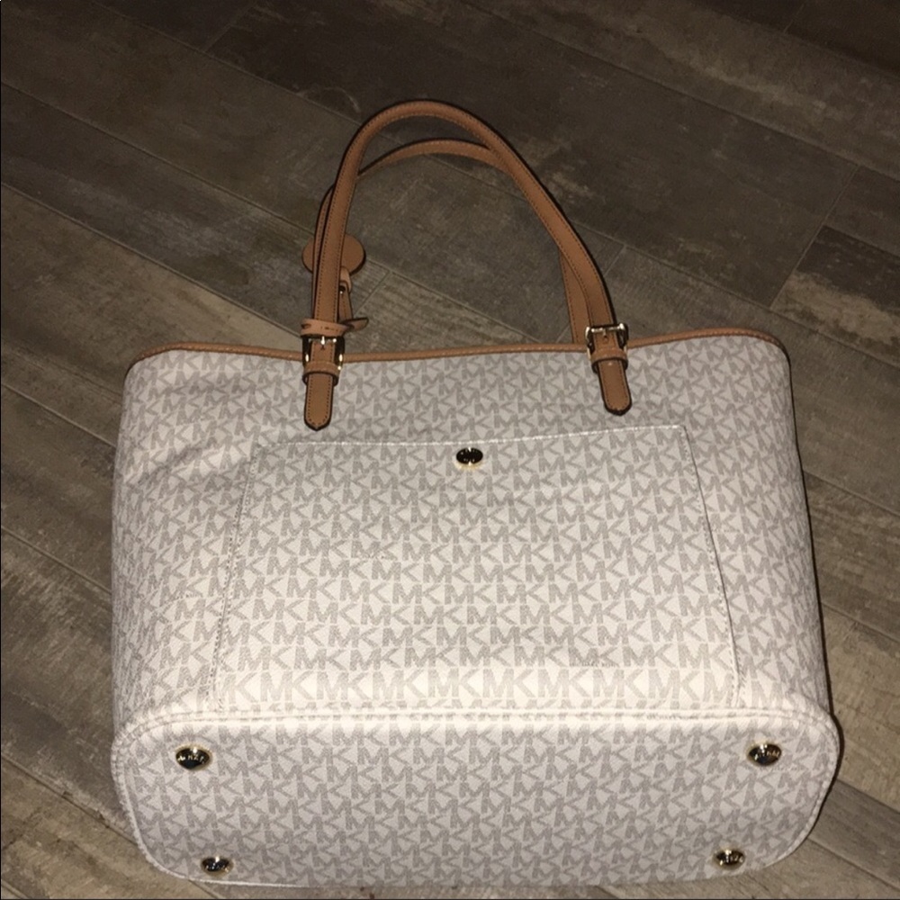 MICHAEL KORS CREAM AND TAN TOTE BAG